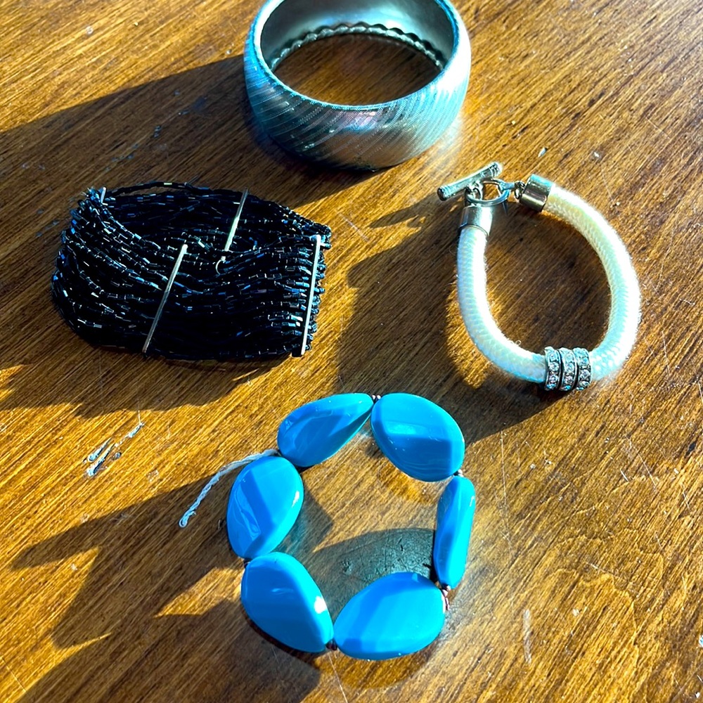 Assorted bracelets lot